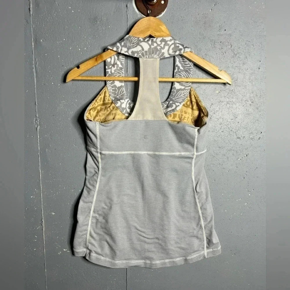 Lululemon Gray and White Wee Stripe Beachy Floral Fossil Top 8 - Picture 2 of 5